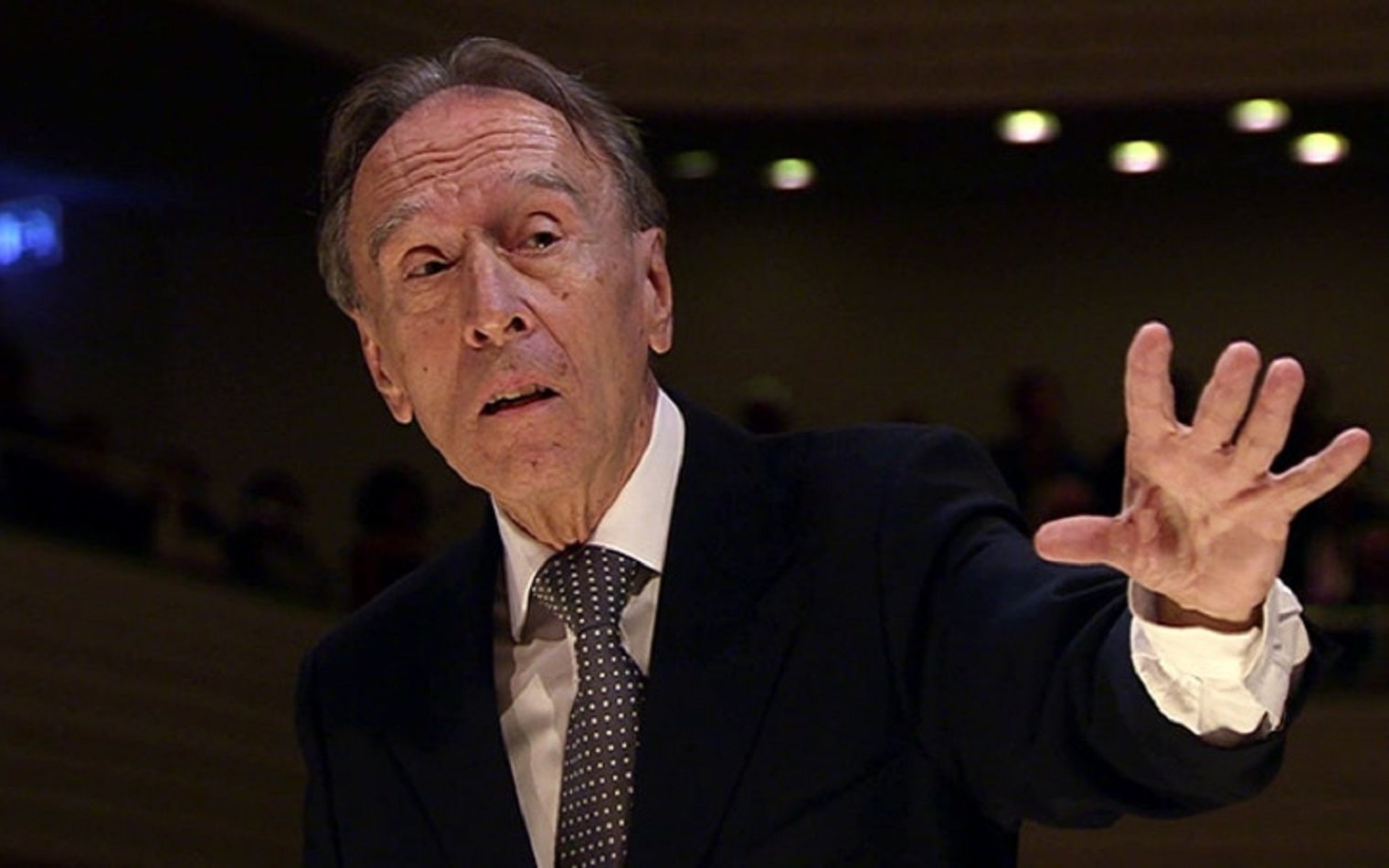 2010年琉森音乐节克劳迪奥阿巴多指挥西蒙玻利瓦尔青年交响乐团演绎