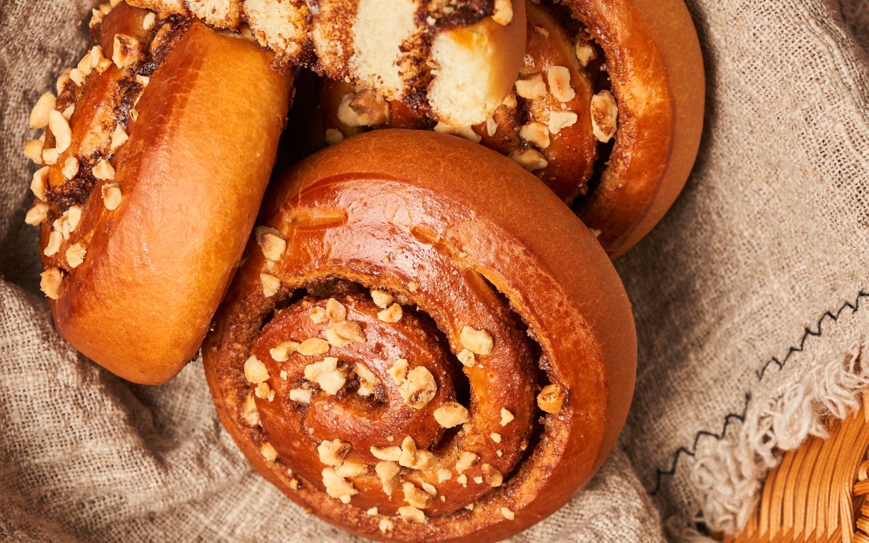 复刻面包店里的焦糖榛子肉桂卷,拿走不谢~~_哔哩哔哩_bilibili