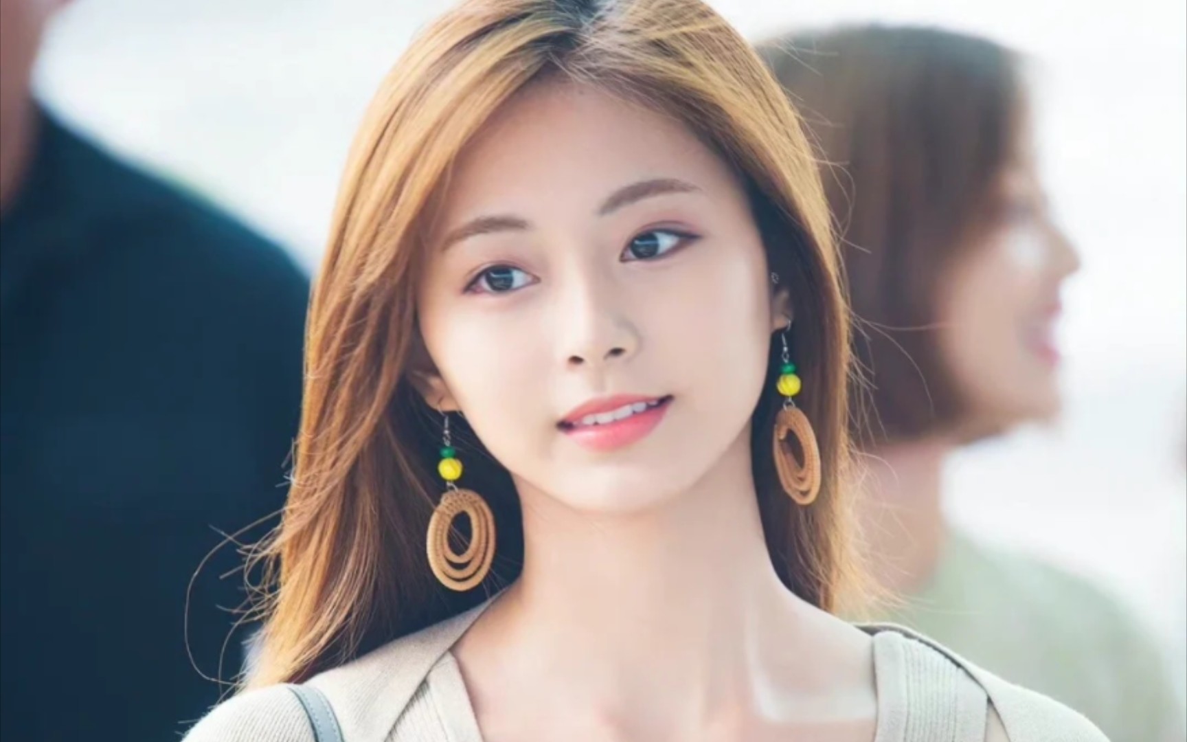 兔面 兔忙 世首美 ——周子瑜