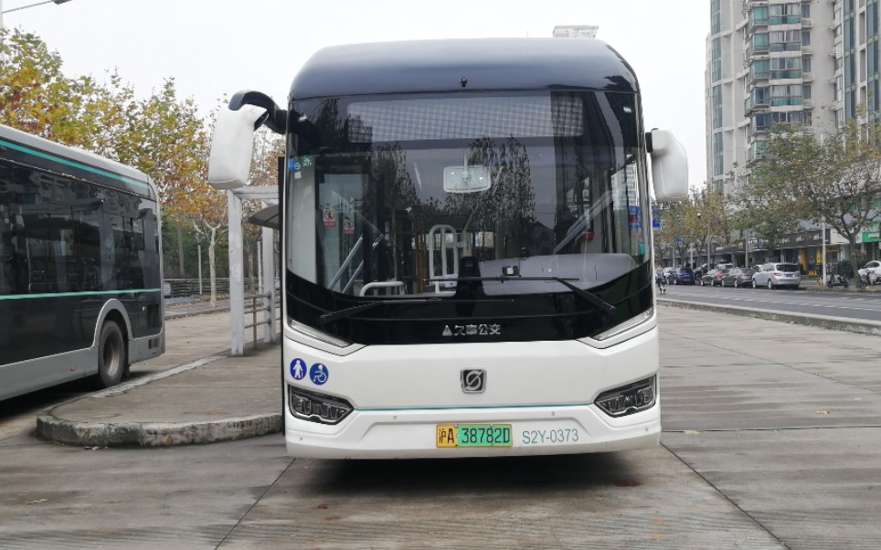 (巴士三公司)上海112路公交车终点站富水路万里小区离站(富水路万里