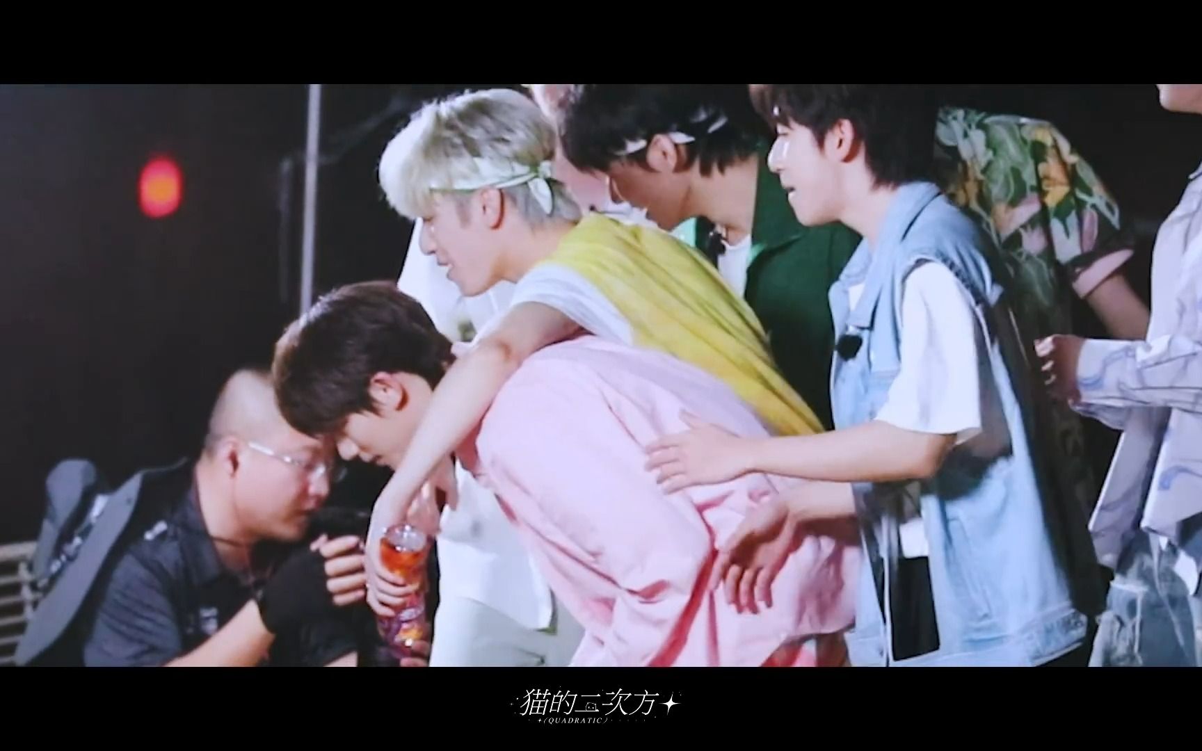 【浩瀚鑫空】受不了了.好粘的两个人.丁哥靠在浩翔肩上好甜好甜!