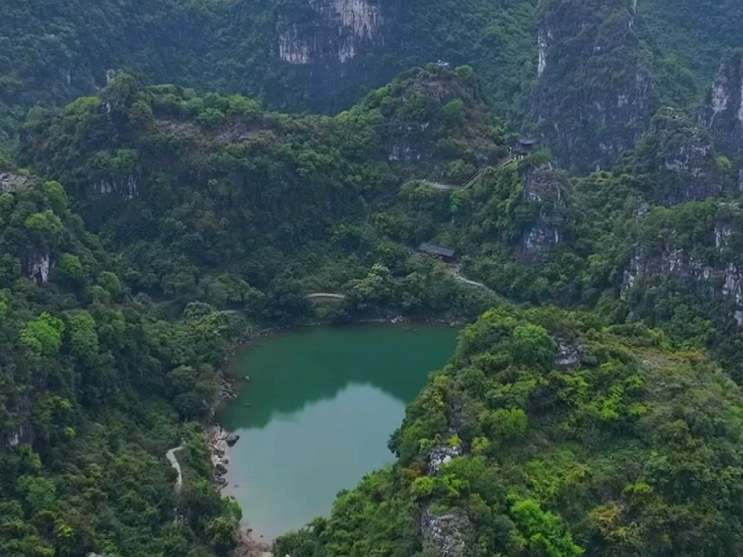 广西武宜.神奇的八仙天池,蕴藏着三大未解之谜,为何山顶水池千年不干,到底隐藏了什么神奇力量!#八仙天池 #自然奇观 #大自然的鬼斧神工哔哩哔哩...