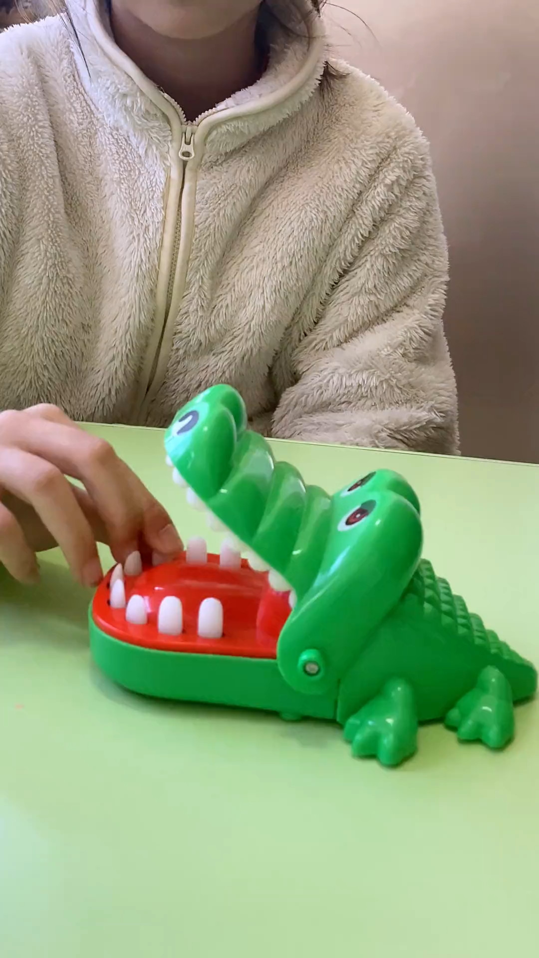 咬手指鳄鱼玩具,亲子互动的整蛊玩具来喽