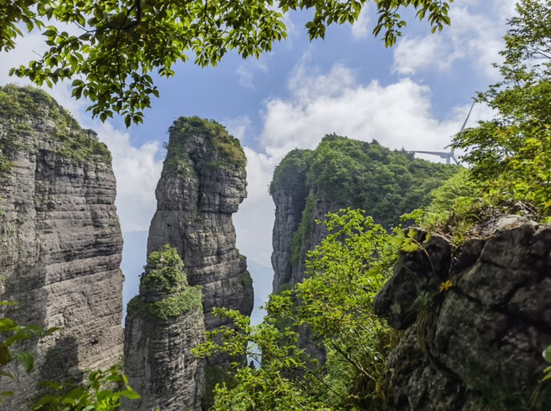 湖北三峡宜昌五峰子母岩 导航:子母岩(五峰)/ 独岭 目的地旁小路步行