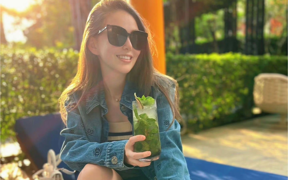 昆凌:麻煩給我來一杯mojito|||炎炎夏日 必須來一杯冰飲提神我的