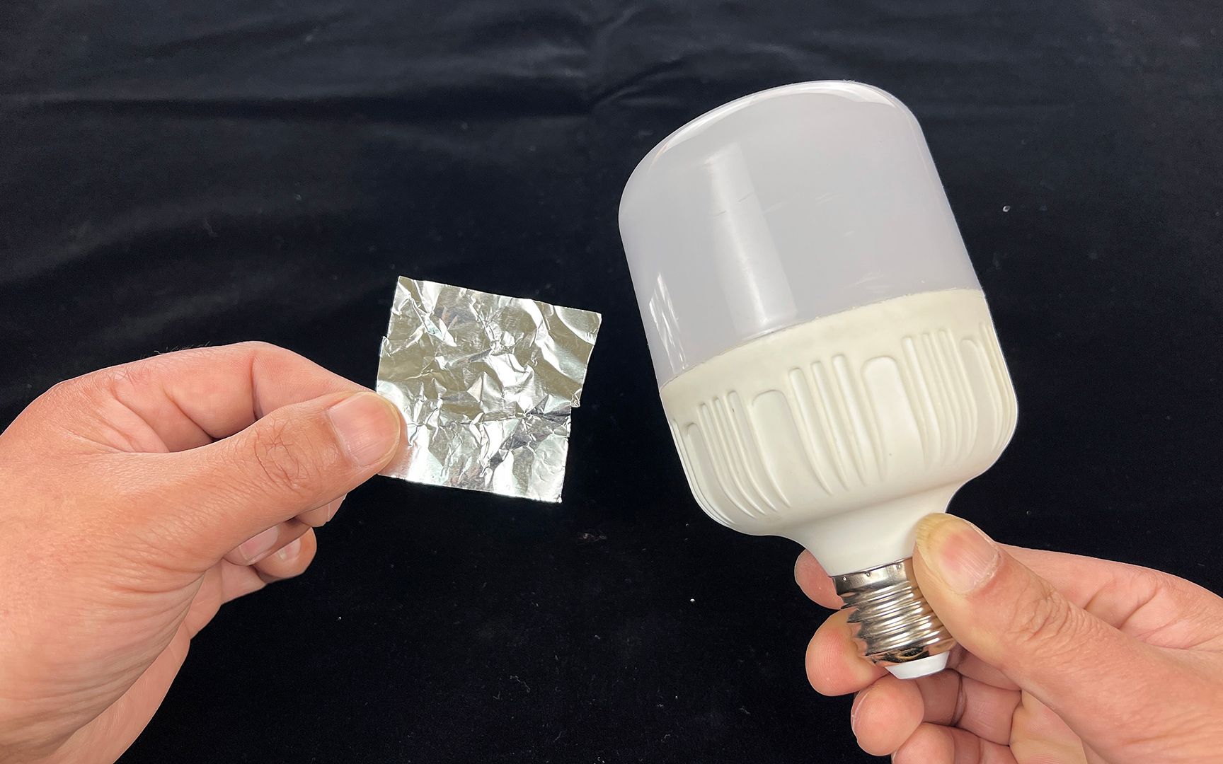 led灯泡不亮先别花钱换新,只要一张锡纸就能修复,方法一看就会