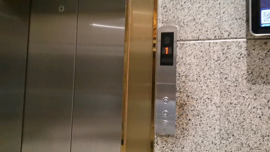 (管的很严,已经向保安同意)景瑞大厦一栋高区的上海三菱电梯nexway-x