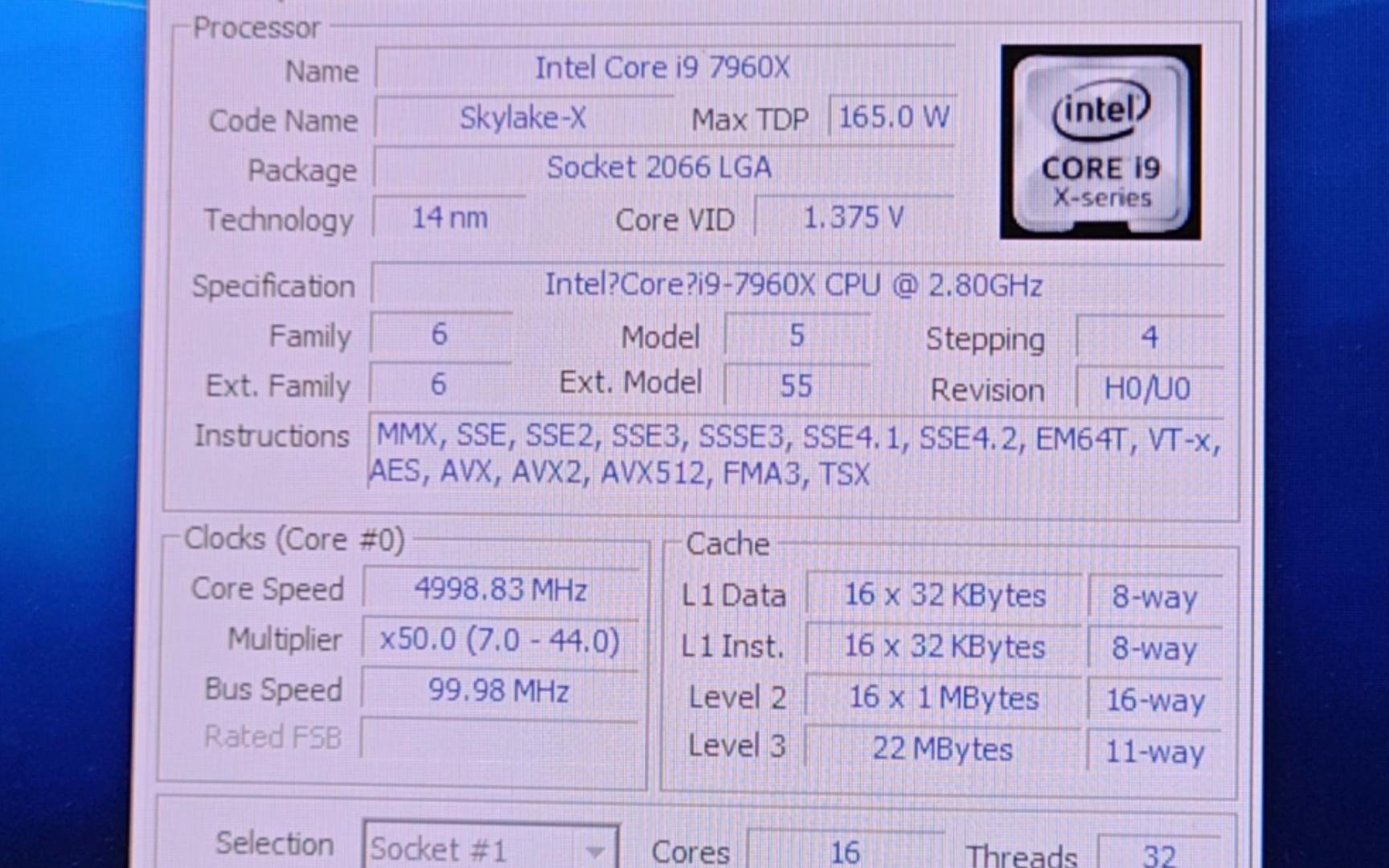 !超频~INTEL CORE I9 7960X处理器@5.0G频率下性能参数和CPUZ测试得分.感谢粉丝“tolocat10”提供测试视频!哔哩哔哩bilibili