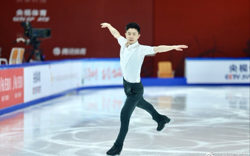 近距离观看闫涵老师滑冰.
