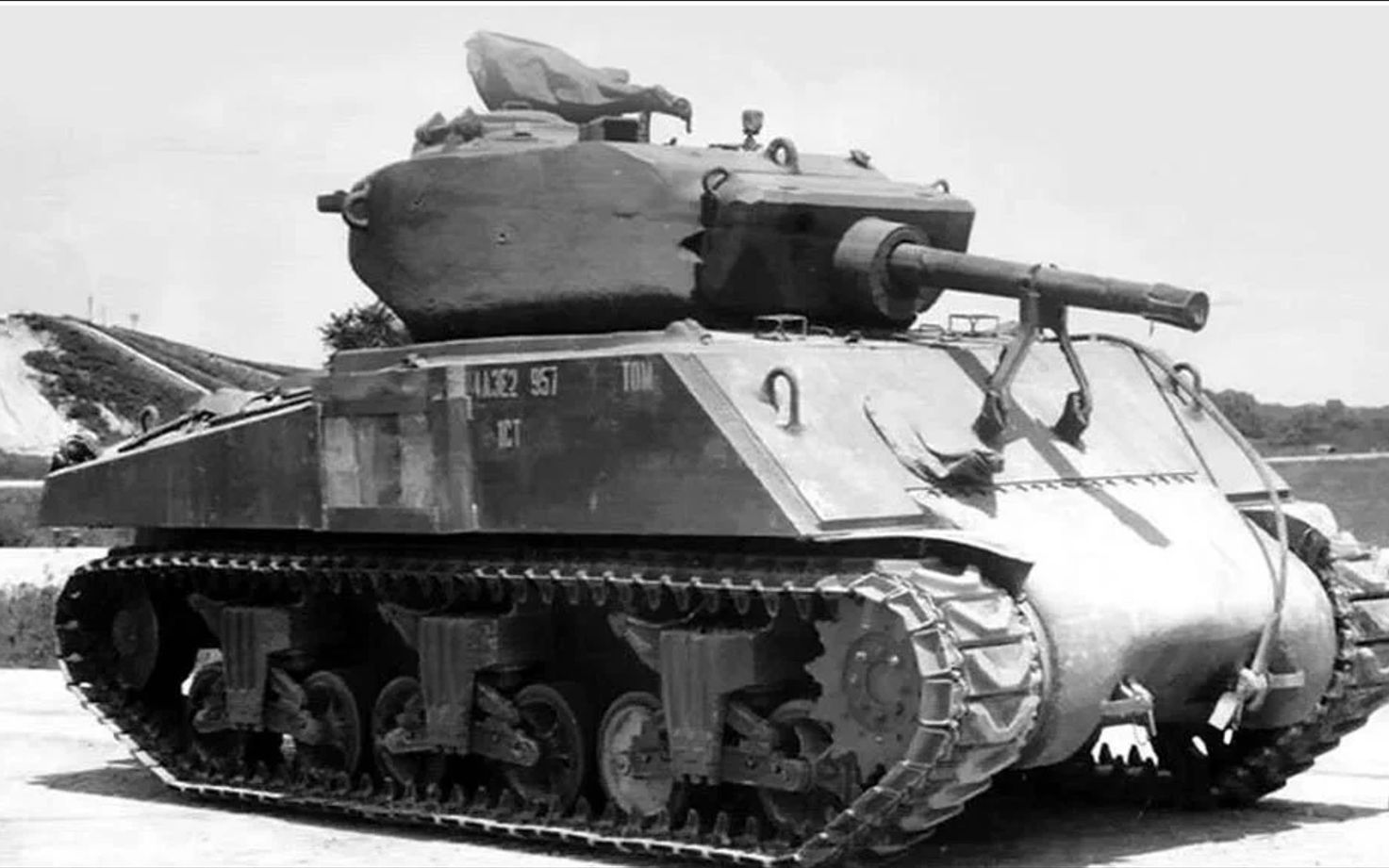 m4a3e2"巨无霸"菜鸟阿焌-第121期 比虎式更坚挺的"谢尔曼"