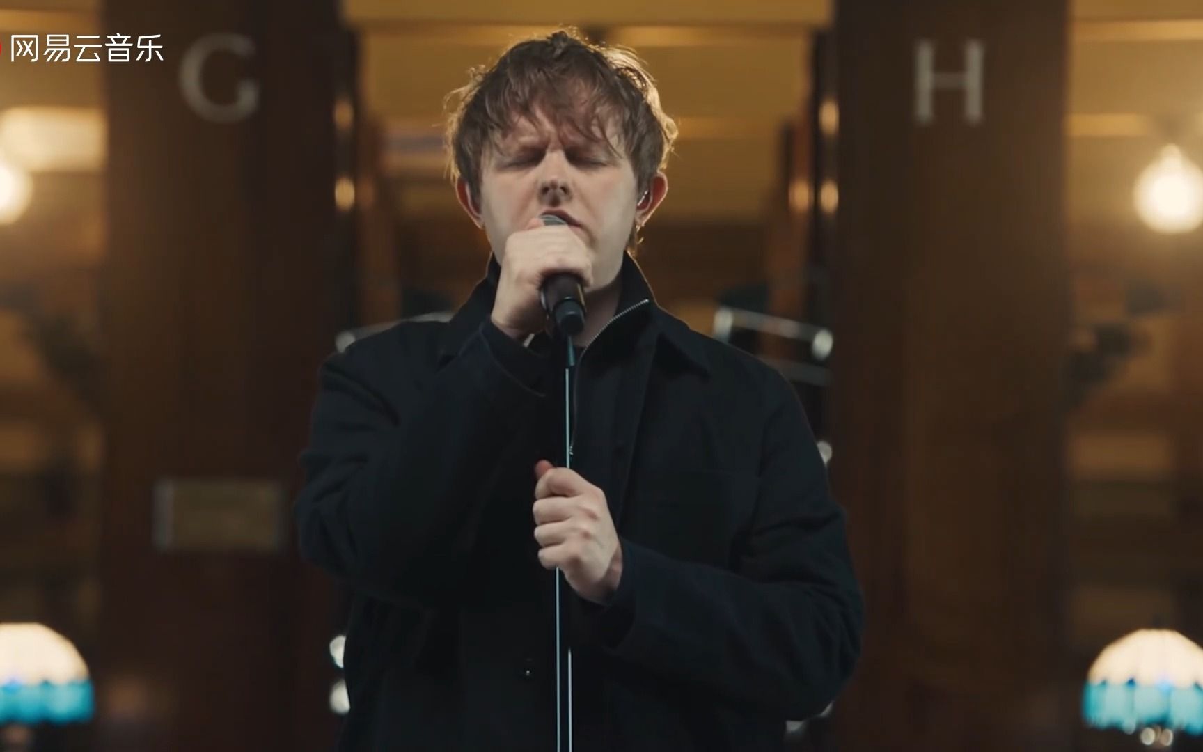 lewis capaldi - hold me while you wait (live)