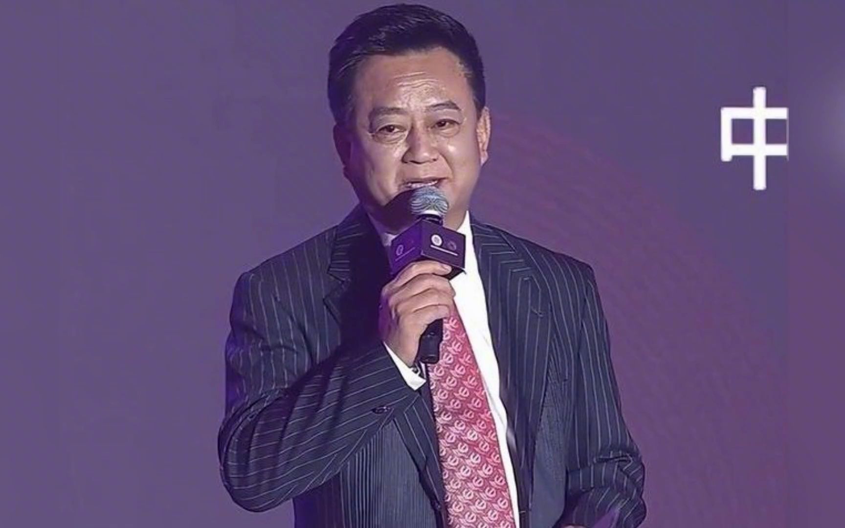 朱军正式复出!亮相主持官方活动开幕式,声音浑厚气场不减当年