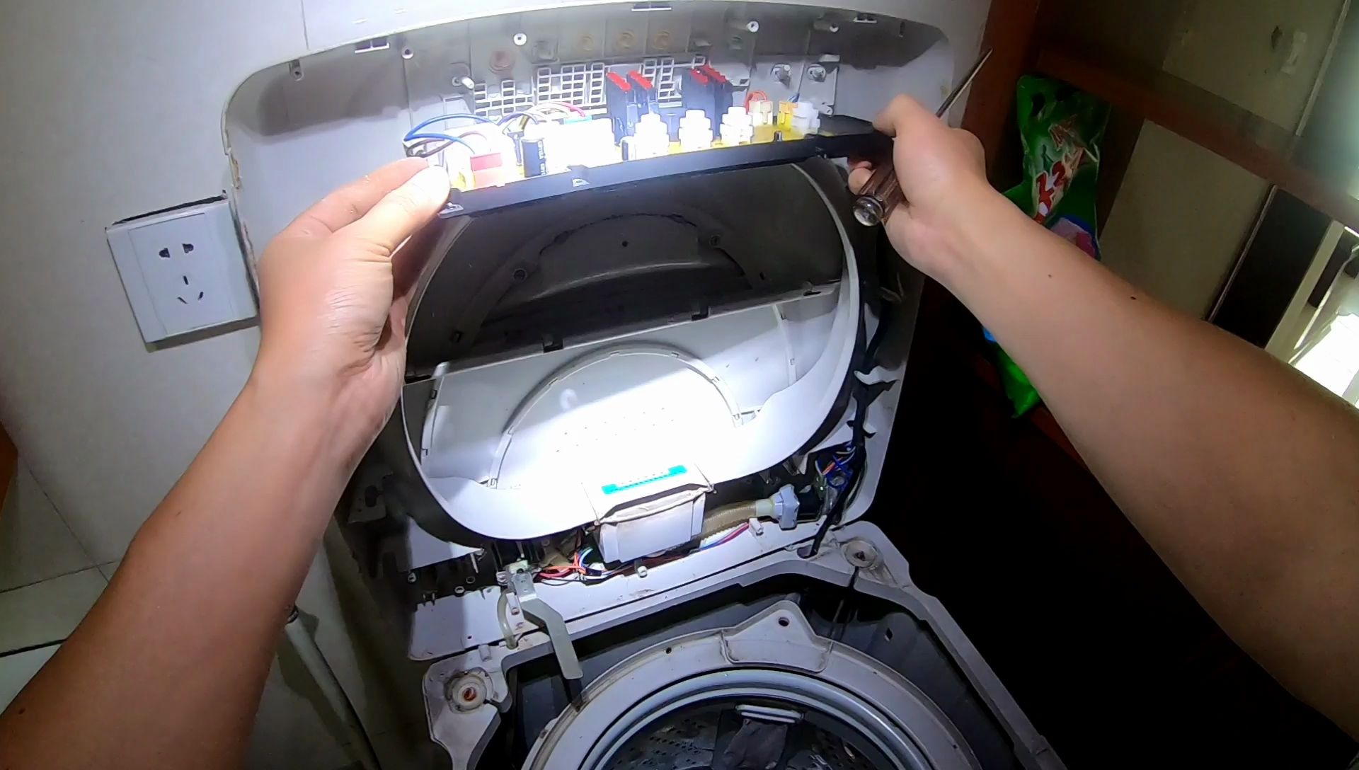 洗衣机维修一个由水位传感器故障引起的无法进水的例子