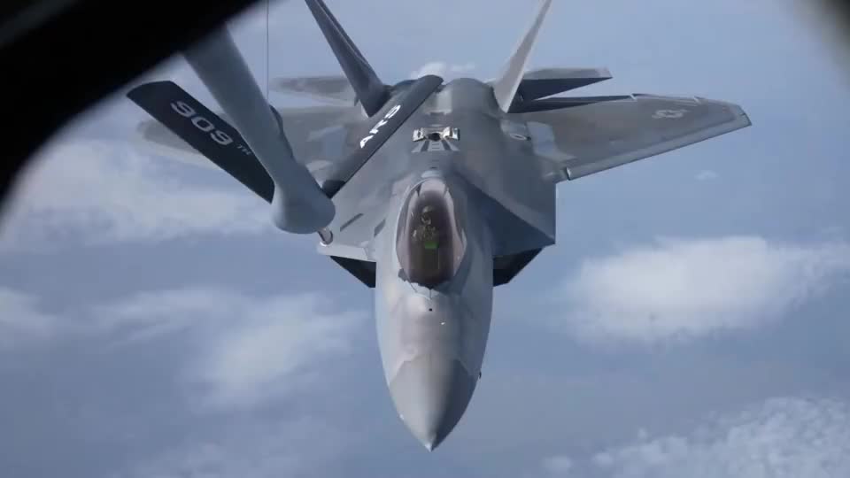 f22戰鬥機和f35戰鬥機空中加油