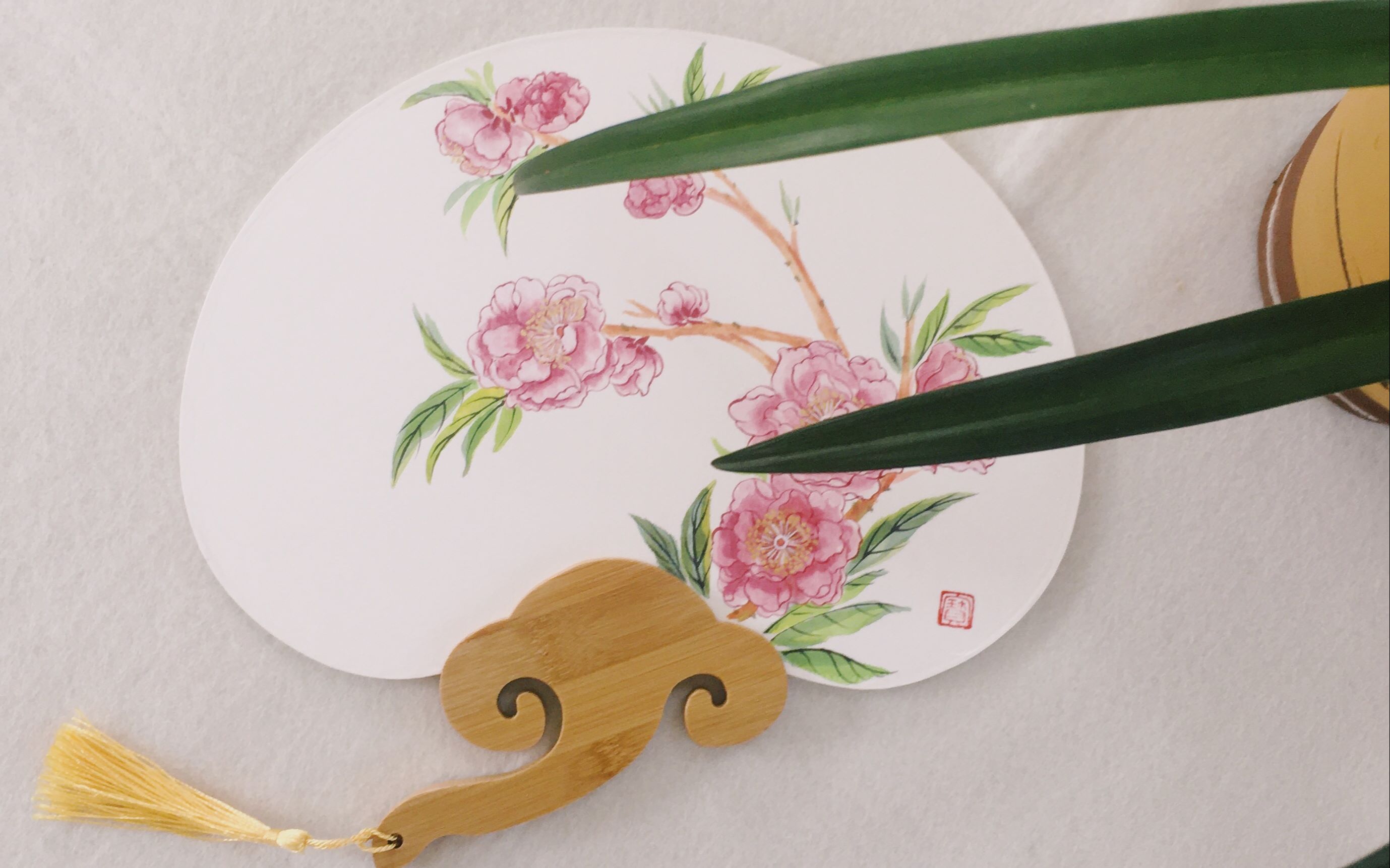 樱花团扇银烛秋光冷画屏轻罗小扇扑流萤