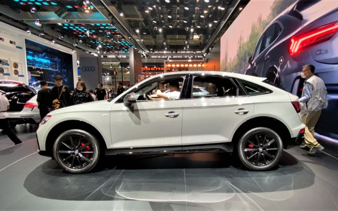 2021款奥迪q5l轿跑版亮相,看到这颜值内饰,给个不心动的理由