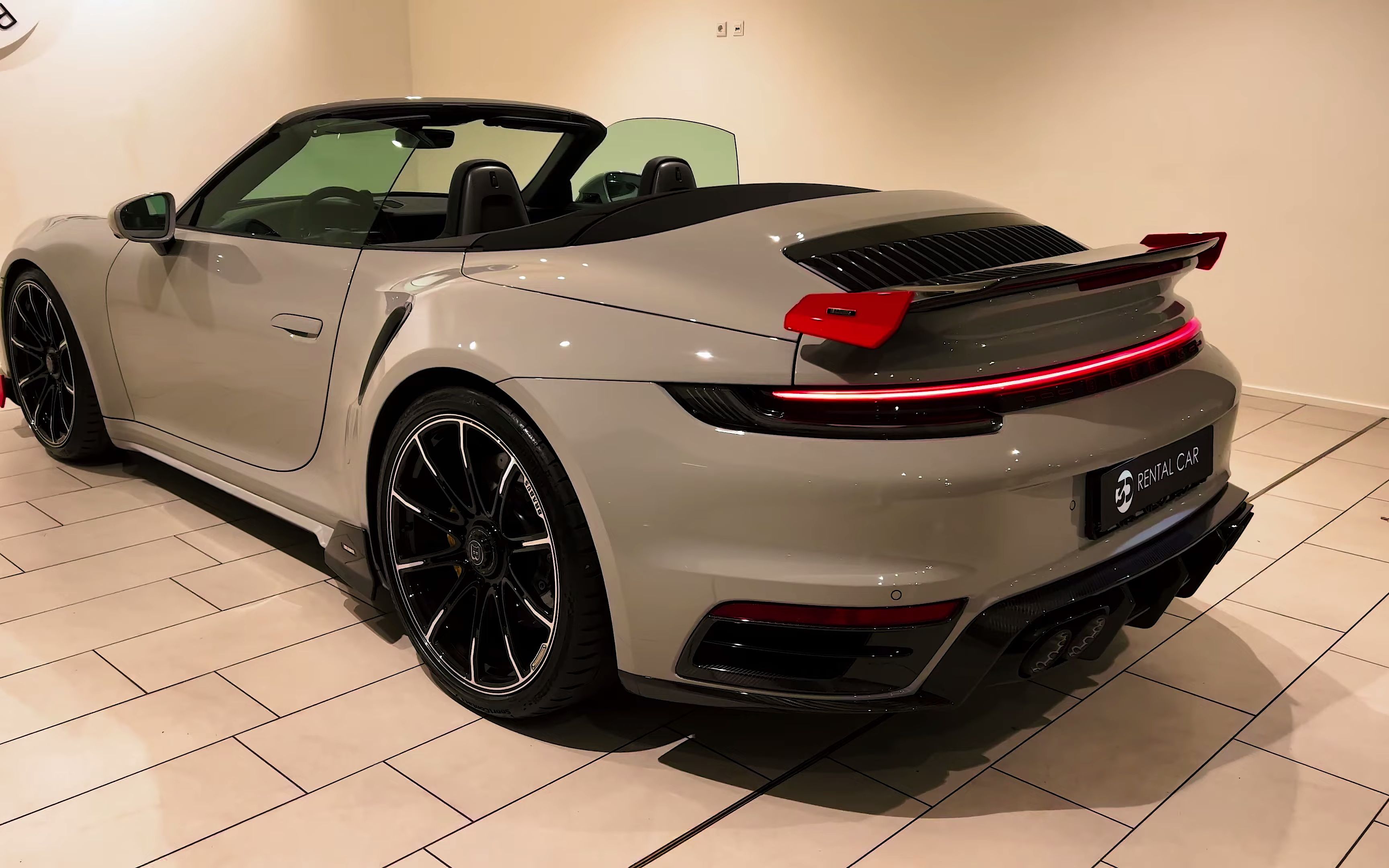 基于 porsche 911 turbo s cabriolet的 brabus 820