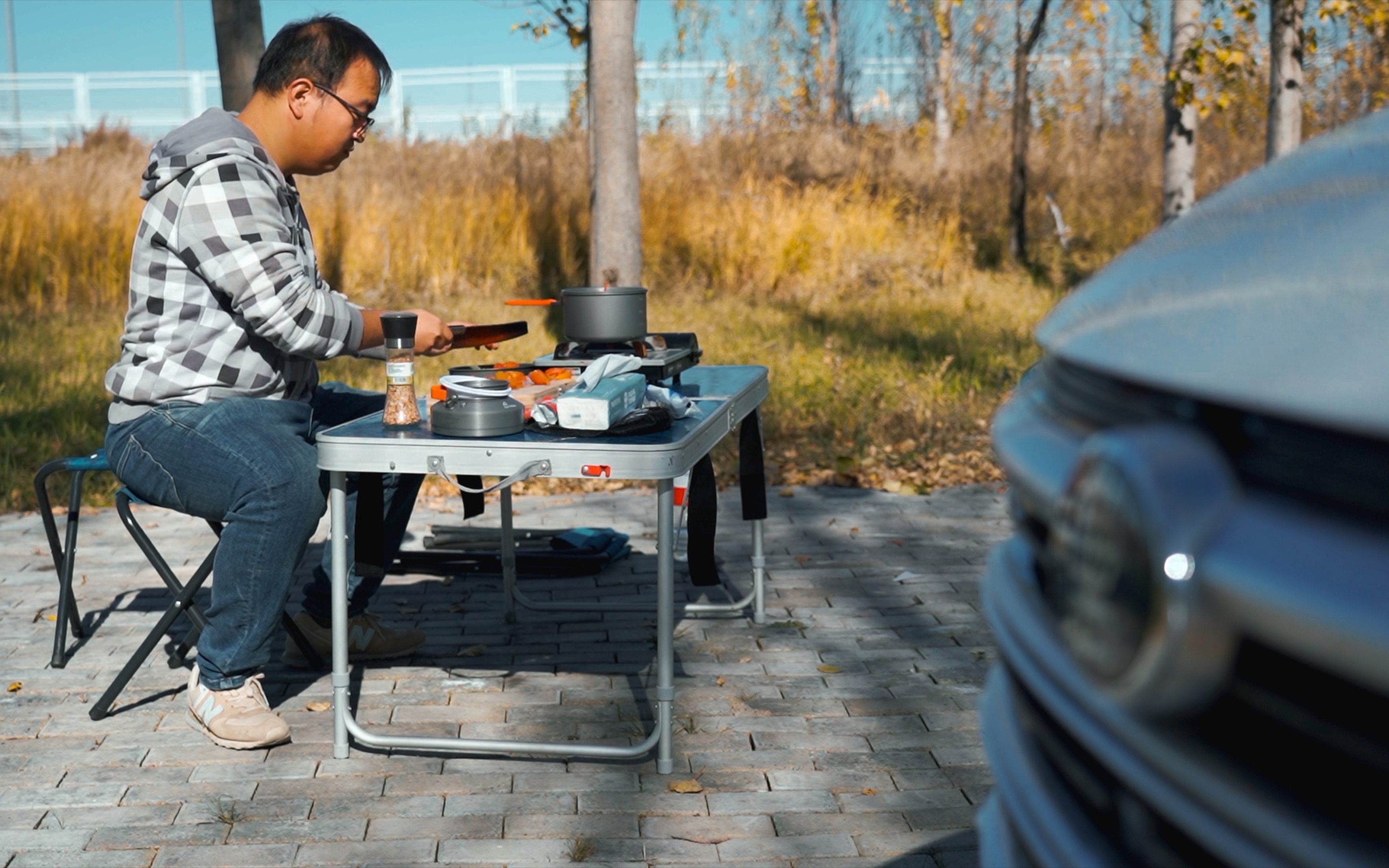 在户外做饭吃意大利面不一样的体验