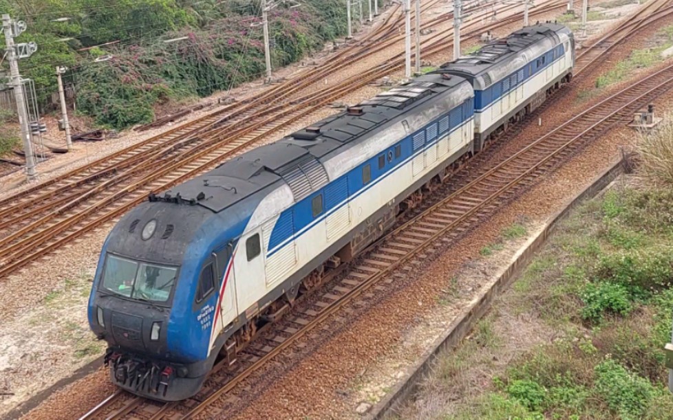 【粤海铁路】猪头单机通过海口滨海西路跨线桥,进海口站