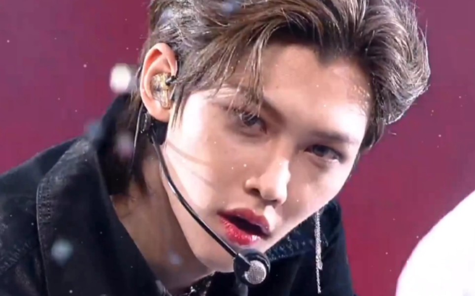 felix李龙馥黑发也像耀石一样璀璨