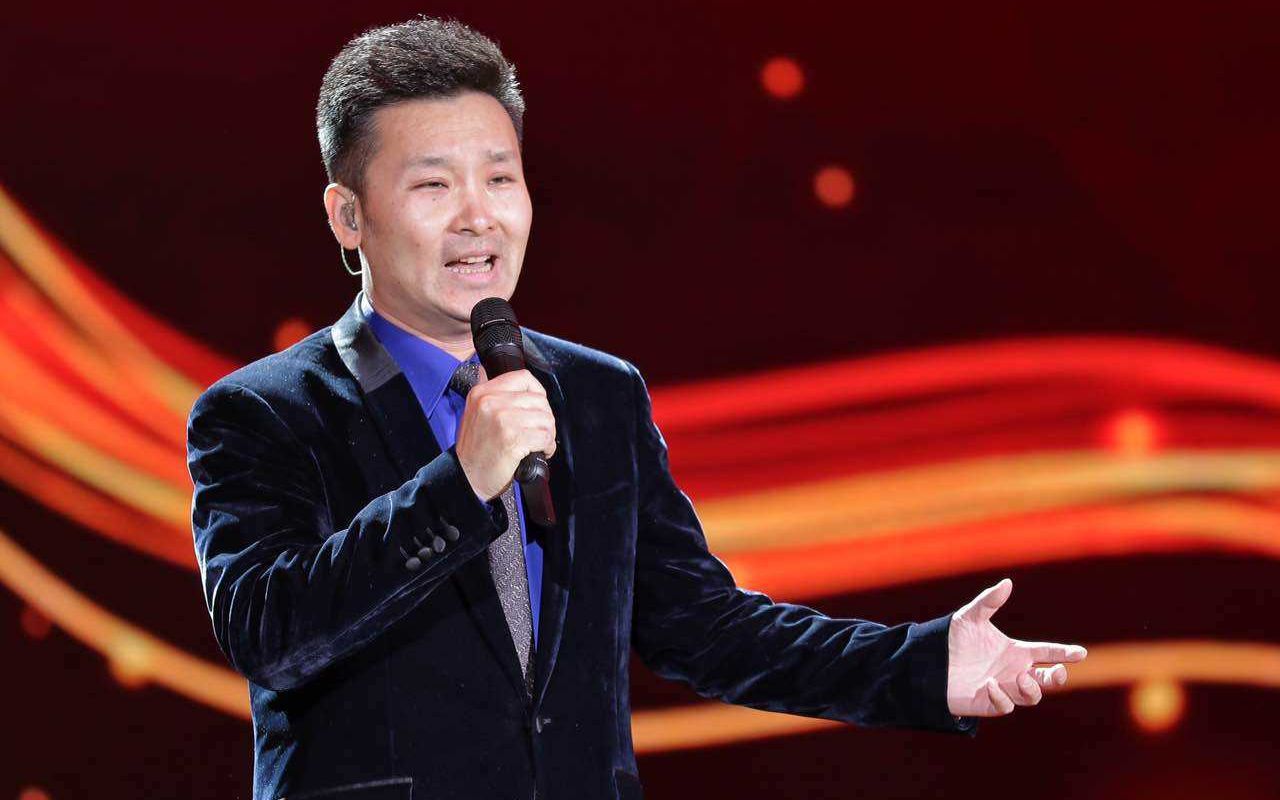 刘和刚演唱拉住妈妈的手全是真情流露句句深情句句走心