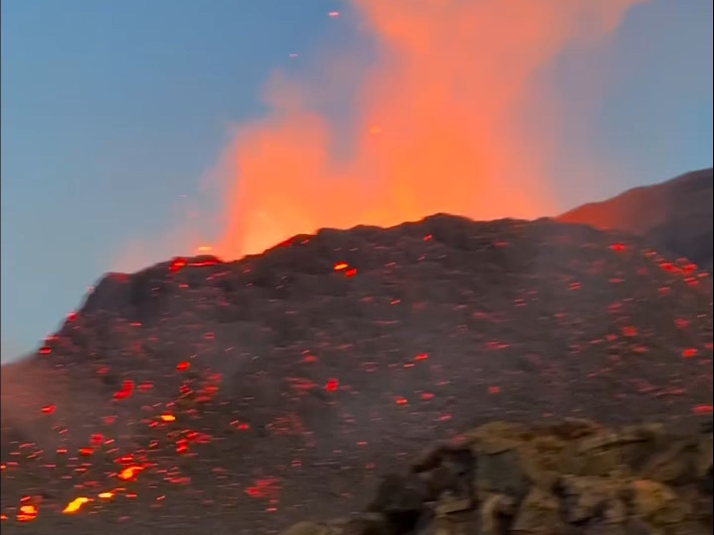 冰岛|火山爆发,末日般的景象𐟌‹哔哩哔哩bilibili