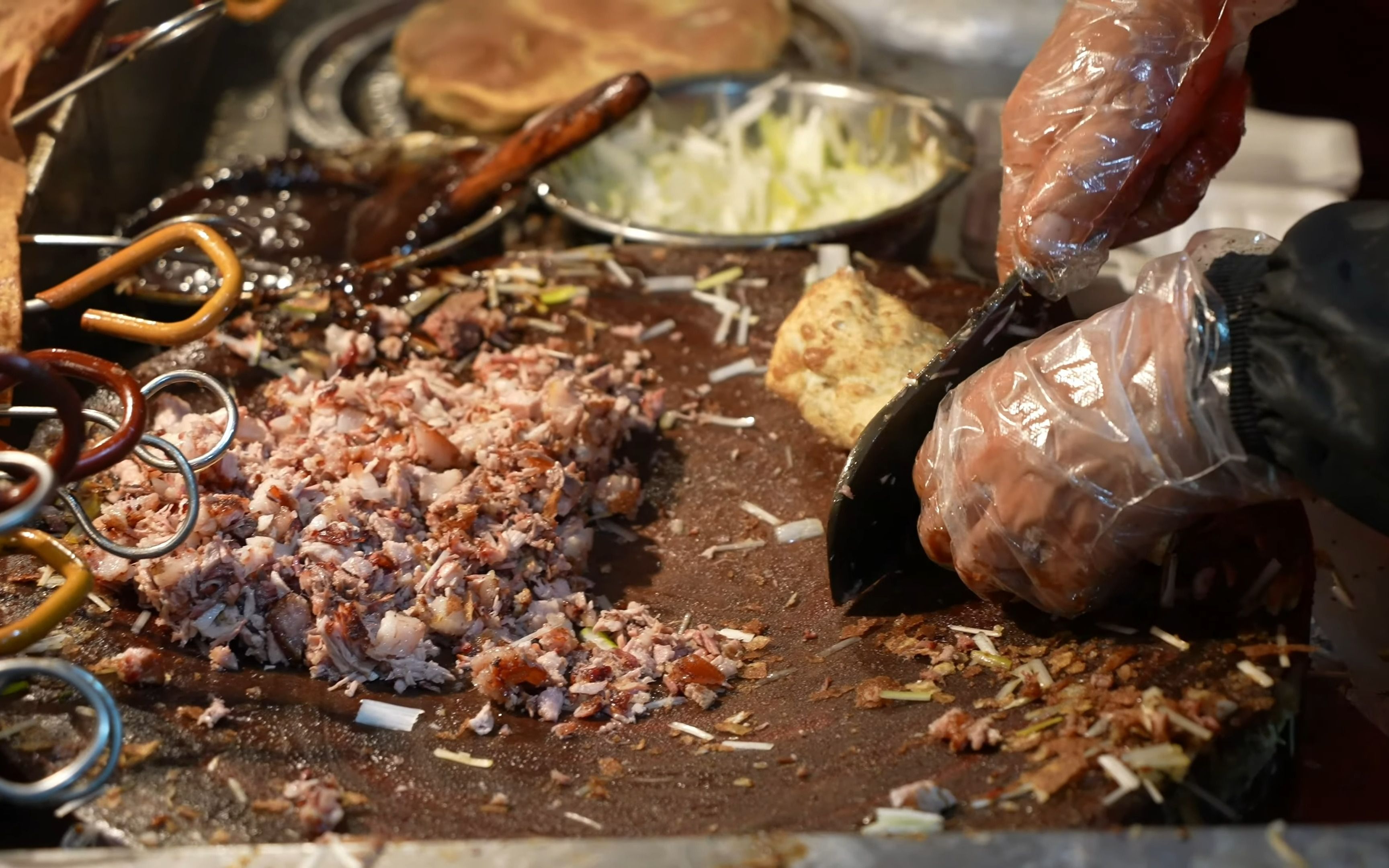烟熏肉大饼全是肉就是豪横,中国西安美食!