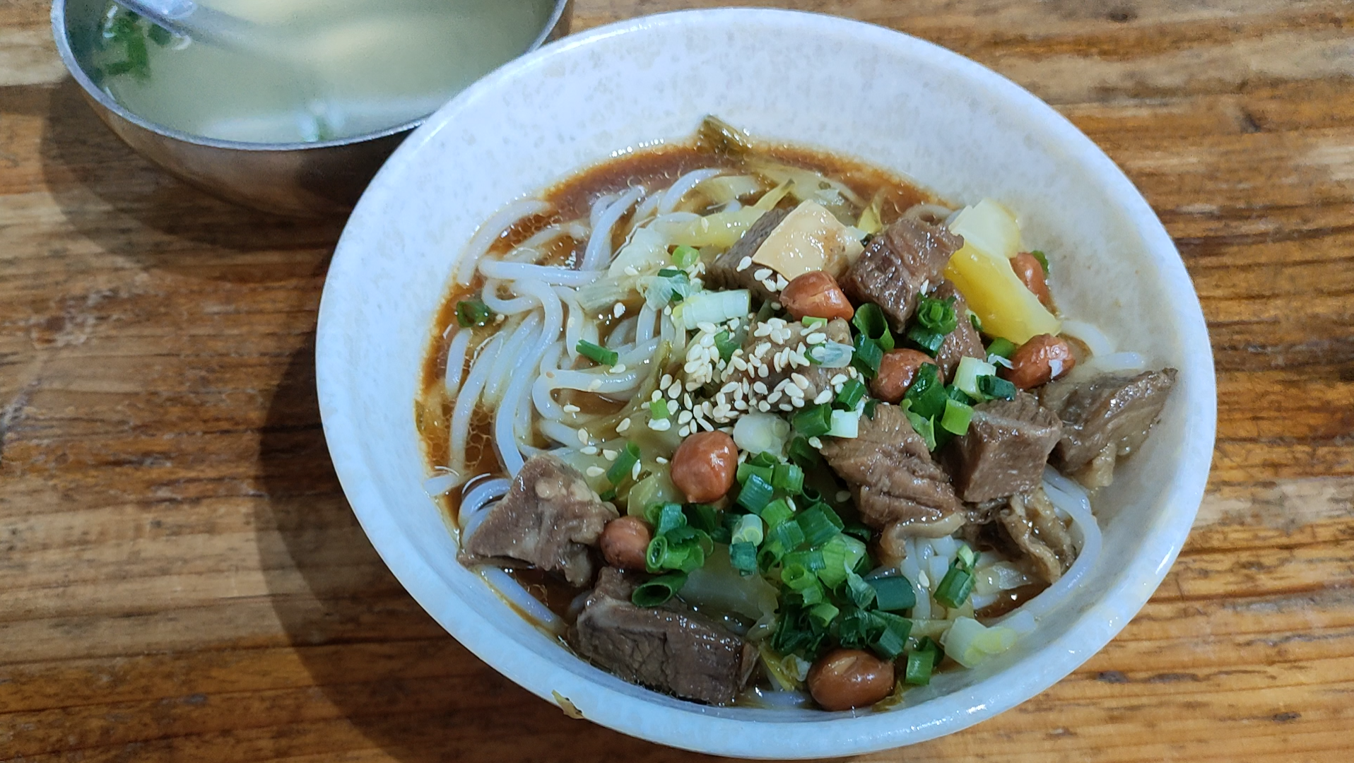 在海口骑楼汤饭店吃super超级无敌好吃的牛腩粉!