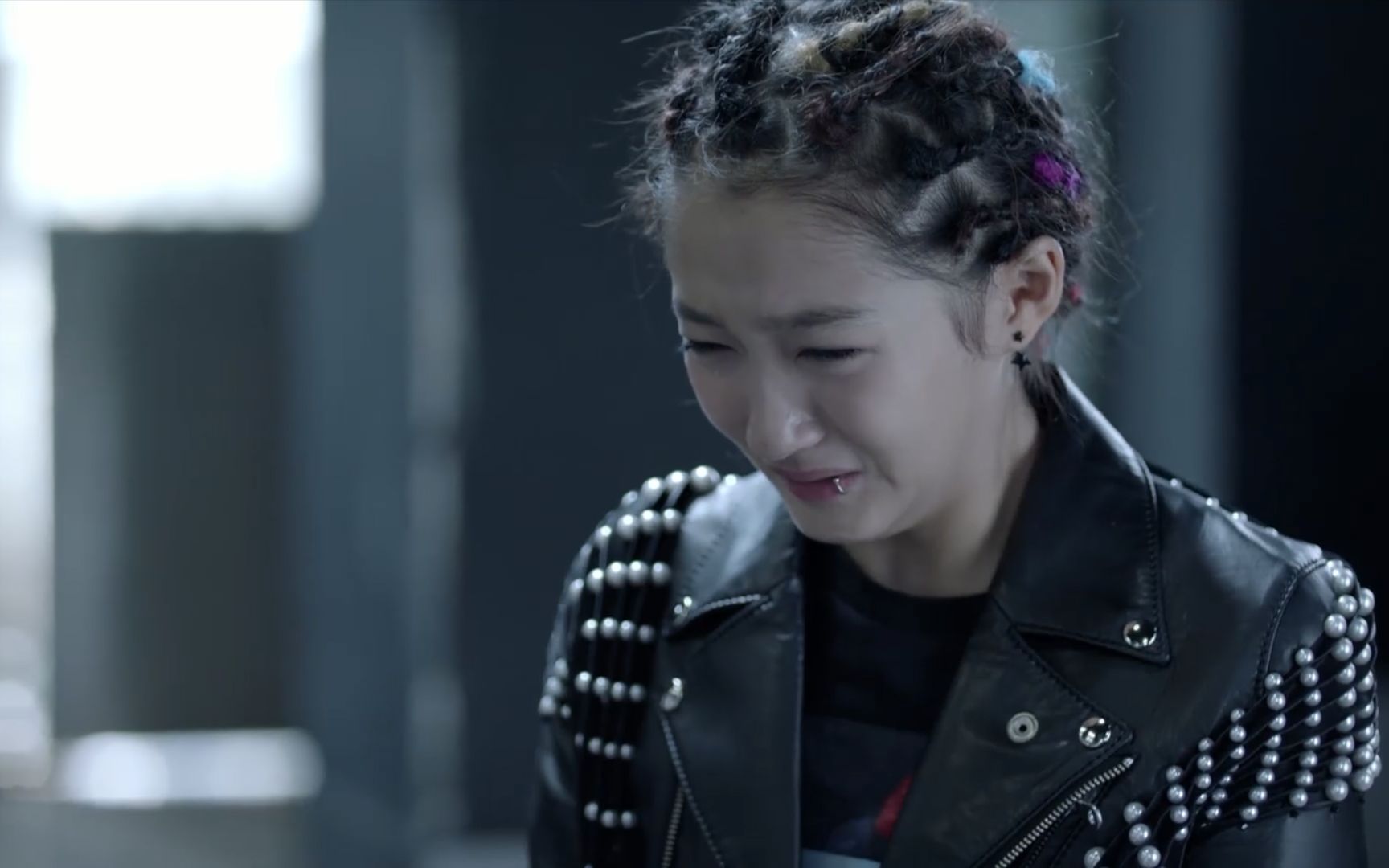 唯一的父亲过世了,彭佳禾看到尸体那一哭崩溃,在美国可咋活啊