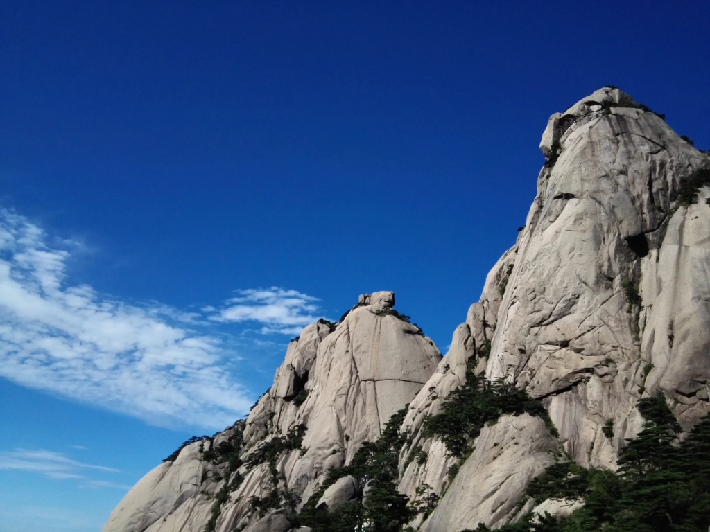 [图]我们走过的路，一携手看过的风景，我已记不清楚。只是我们在一起的最美的时光终究停在了你最好的年纪。