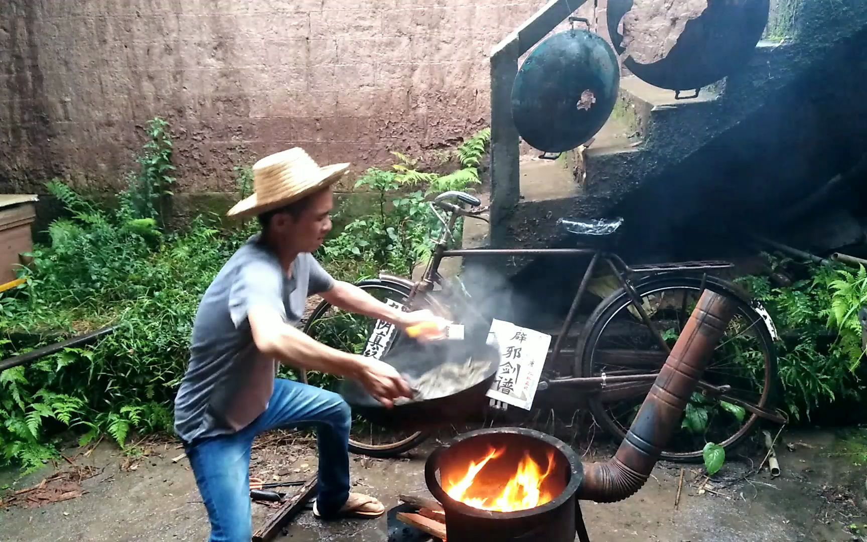 广西阿大不愿打工沦落成贫困户,每天依然大吃大喝,只想休养生息哔哩哔哩bilibili