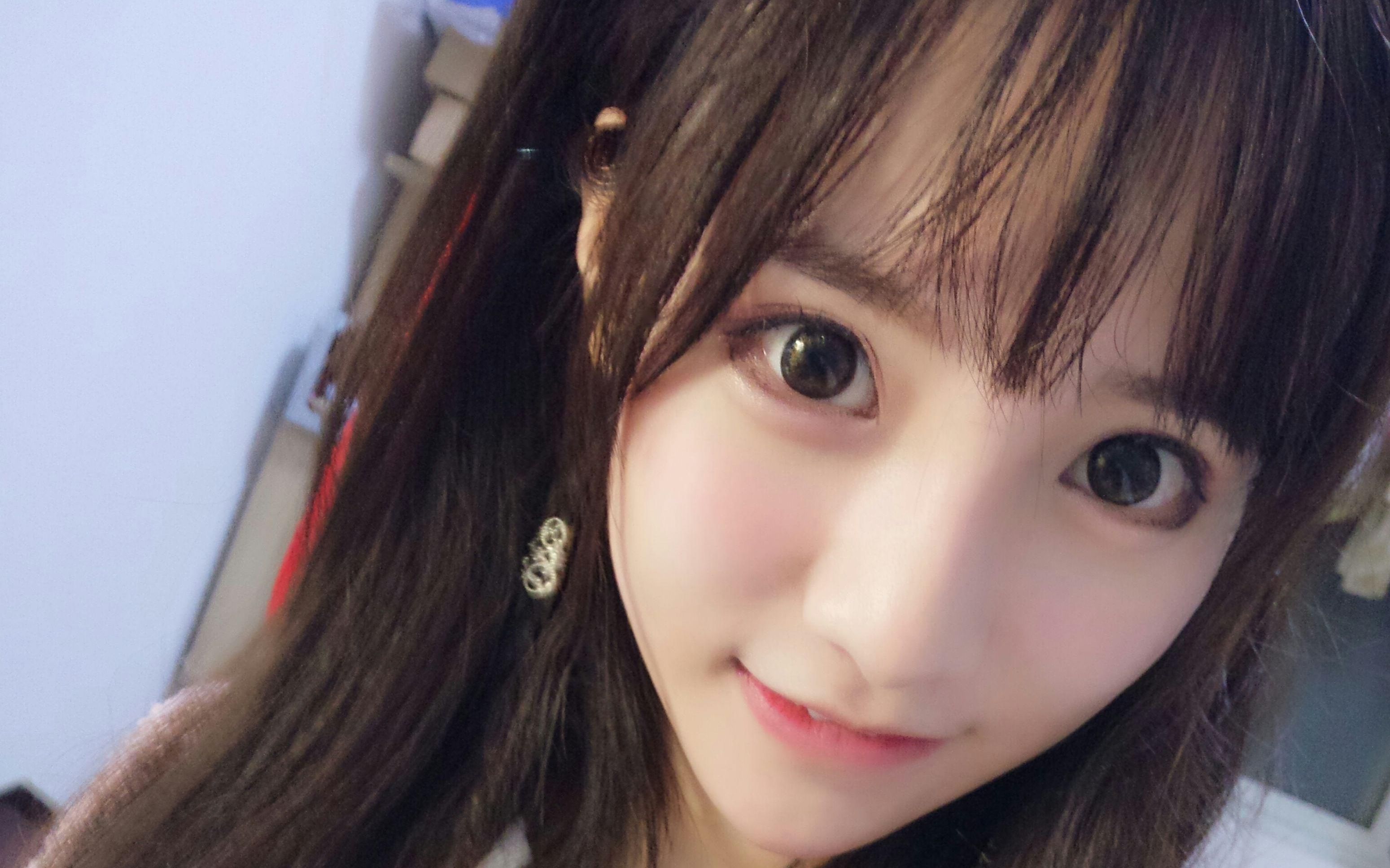 潘瑛琪,snh48女子偶像团成员之一,年龄虽小实力不容小觑