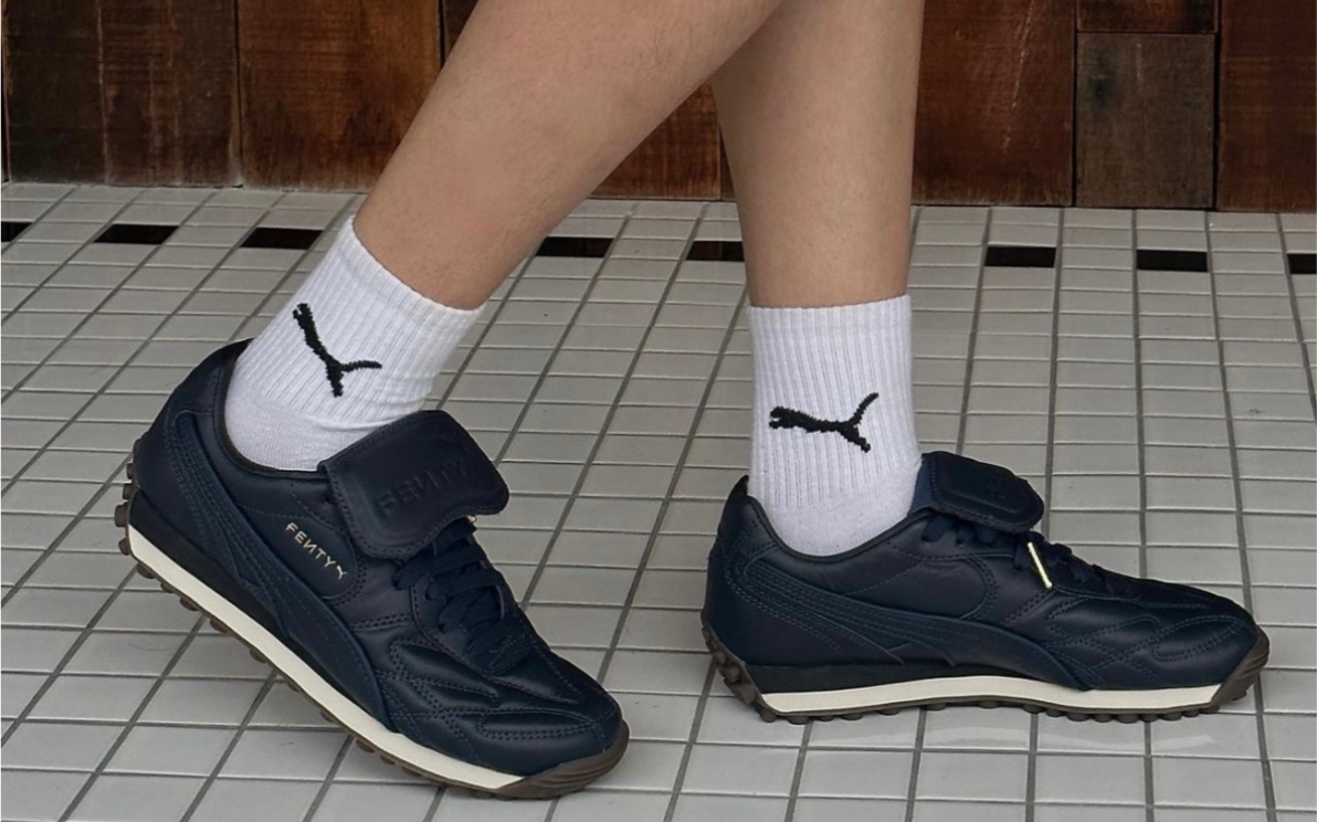 黑皮臭脚白袜体育生李佩玲