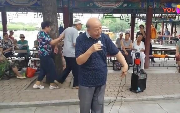 天津市京剧网红陈万树大爷在人民公园清唱《红娘》反四平调:小姐哔哩哔哩bilibili