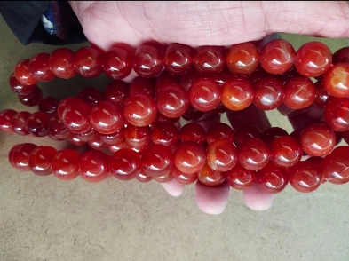 南红玛瑙佛珠108粒,品相完美,粒粒晶莹剔透,包浆自然