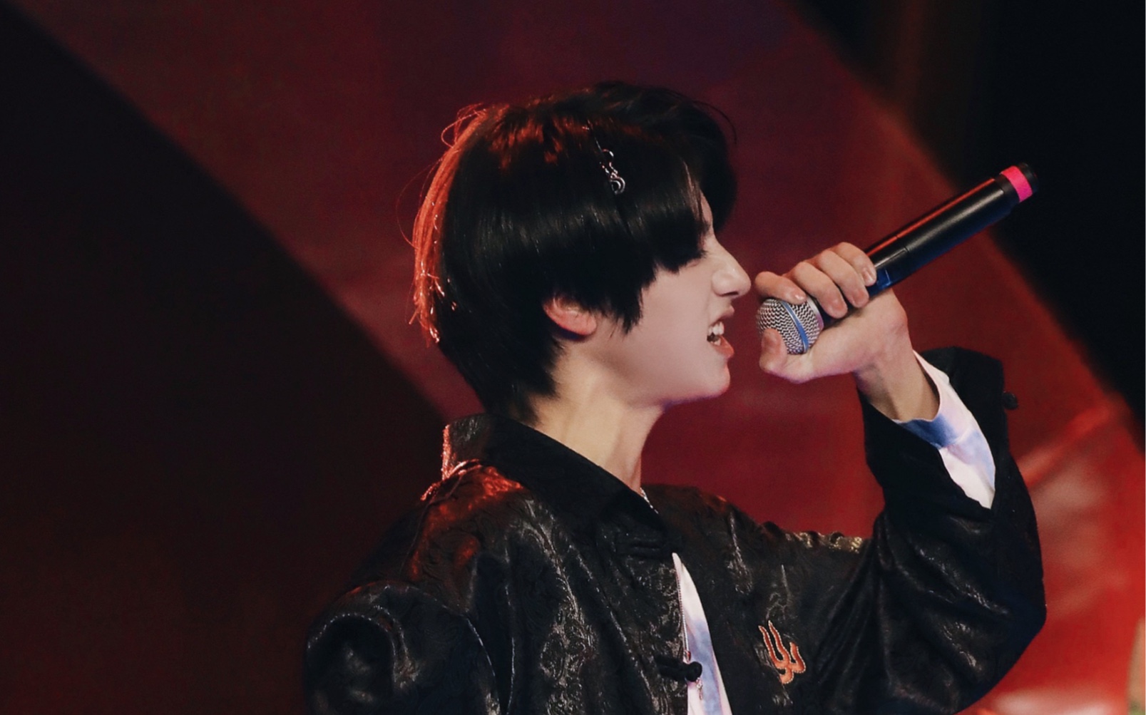 朱志鑫tf少年进化论圈庆功酒朱志鑫focus直拍