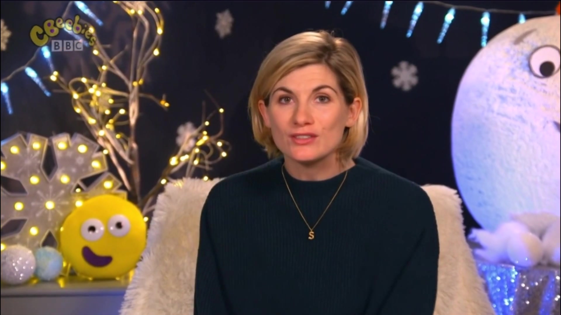 [图]Jodie Whittaker Reads a Bedtime Story Again