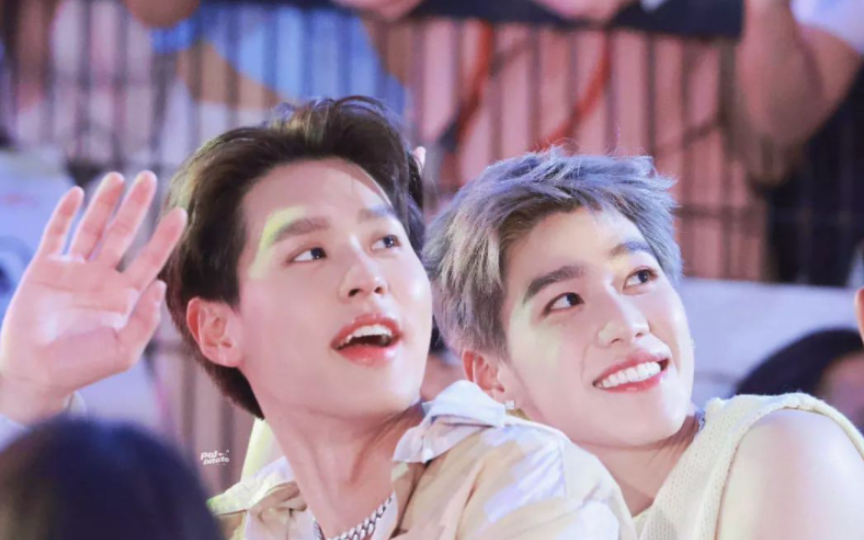 pp教bk唱小火娃 两个都好可爱!