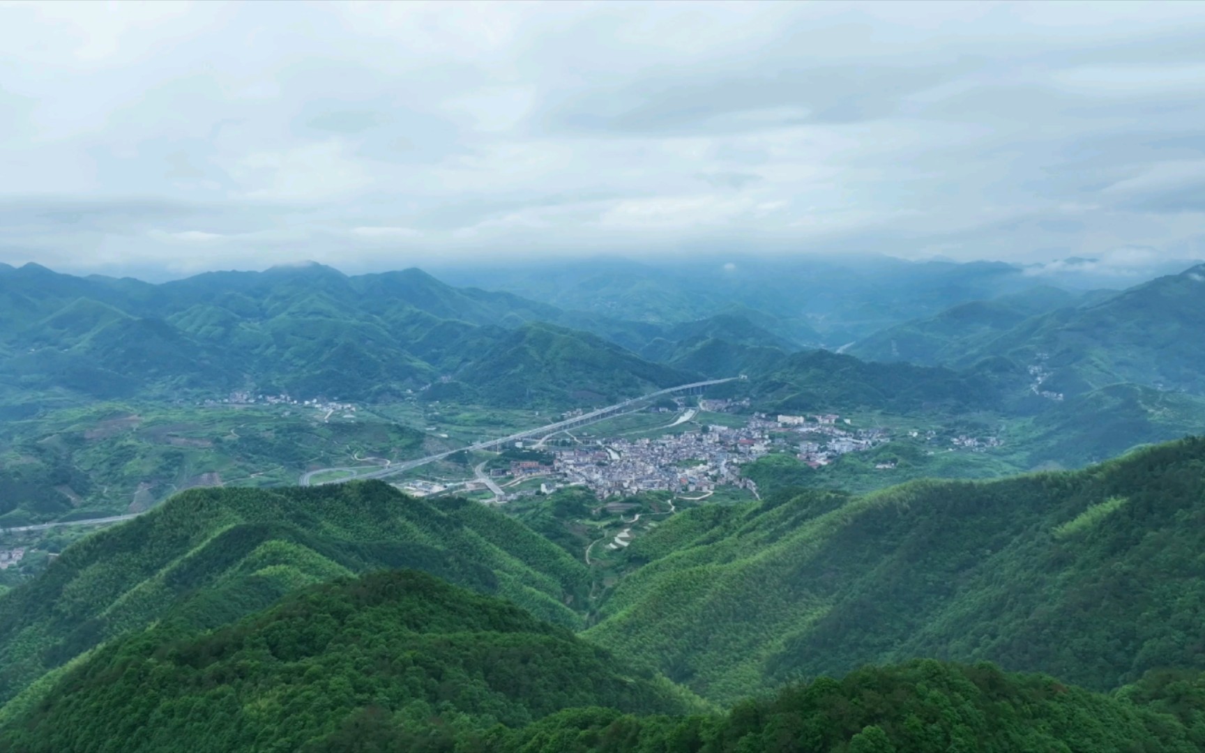 群山怀抱的小镇——浙江嵊州谷来镇——大疆御三航拍