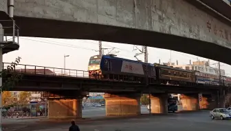 【中国铁路】今天晚点的T57通过津浦铁路桥。