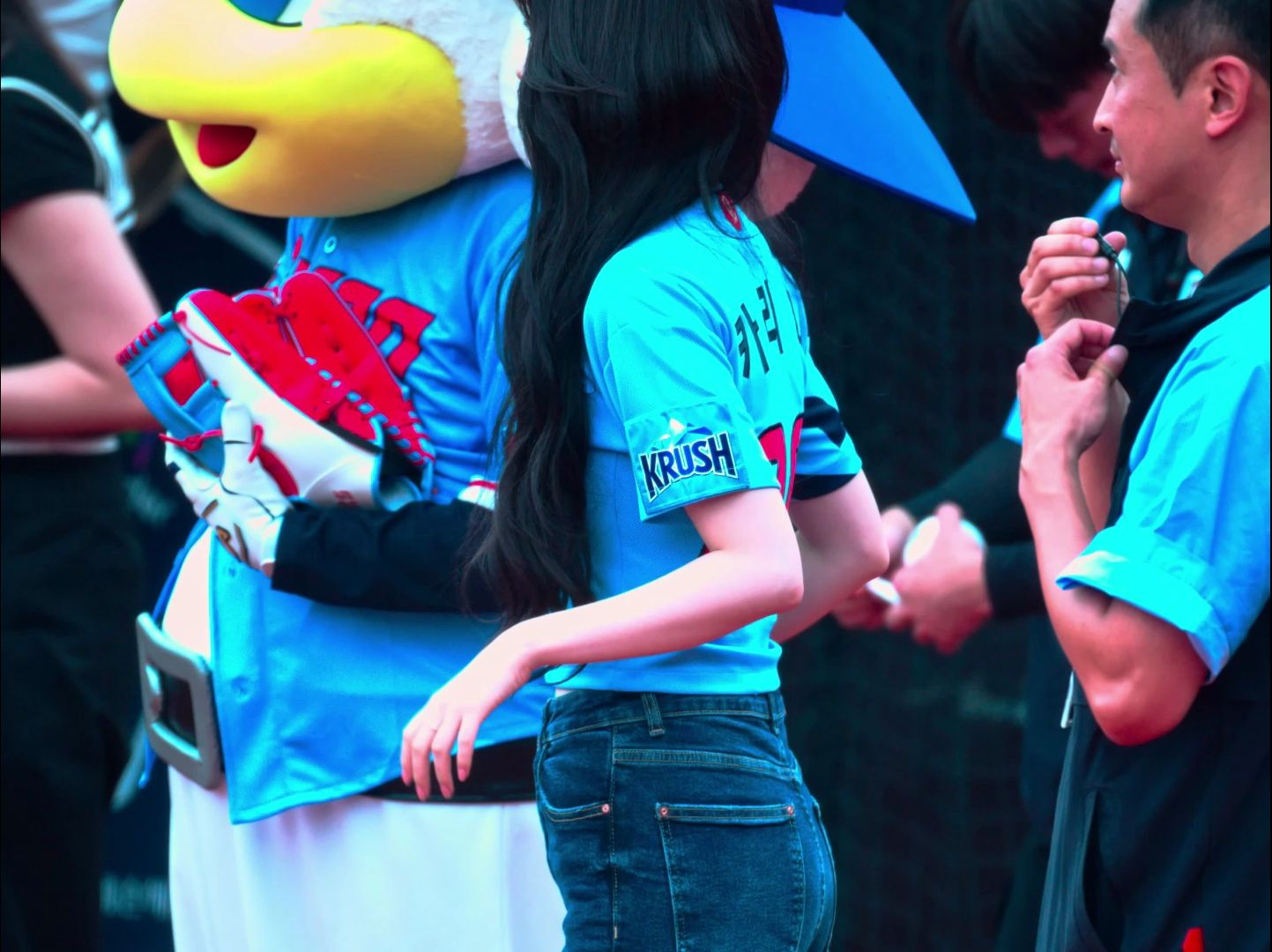 棒球牛仔裤美女身材很好