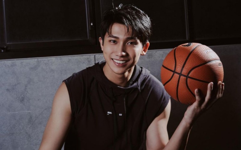 打篮球的10号队员超帅的 70ω70 陈柏文@nat.