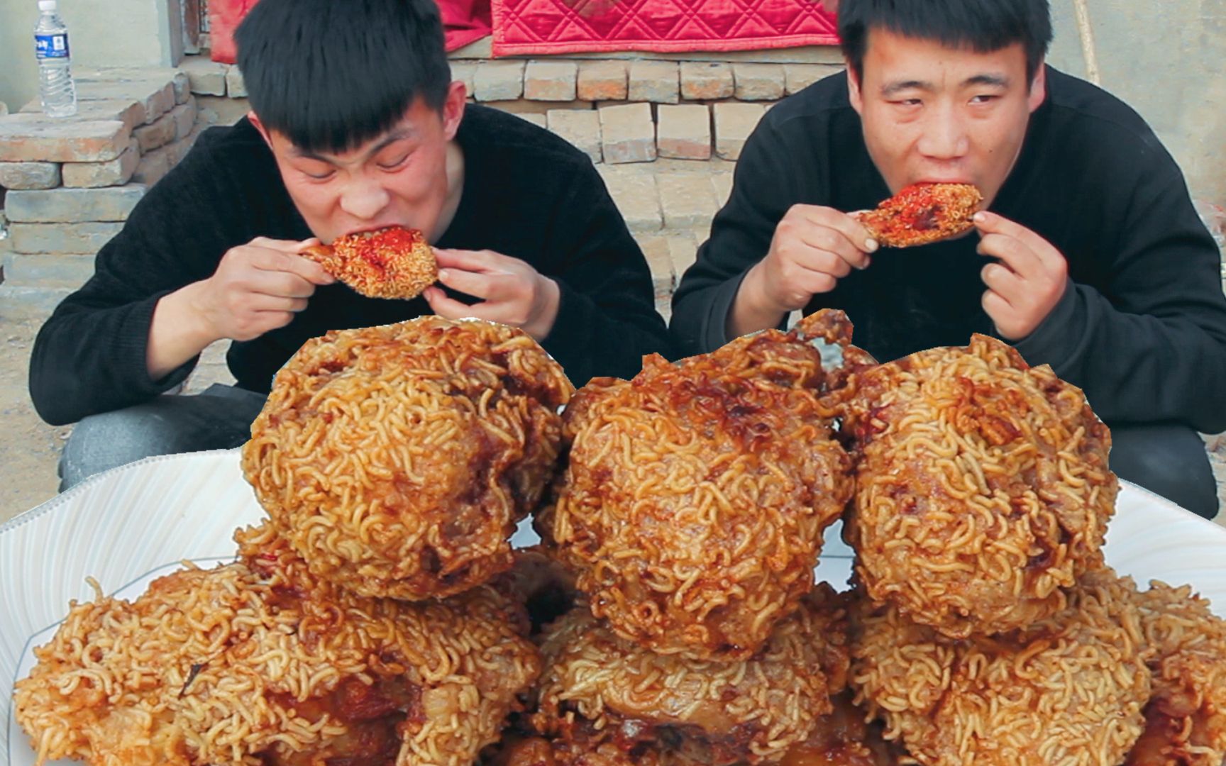 活动  30块钱买十个鸡腿,小伙做"泡面炸鸡",外焦里嫩嘎嘣脆,真香