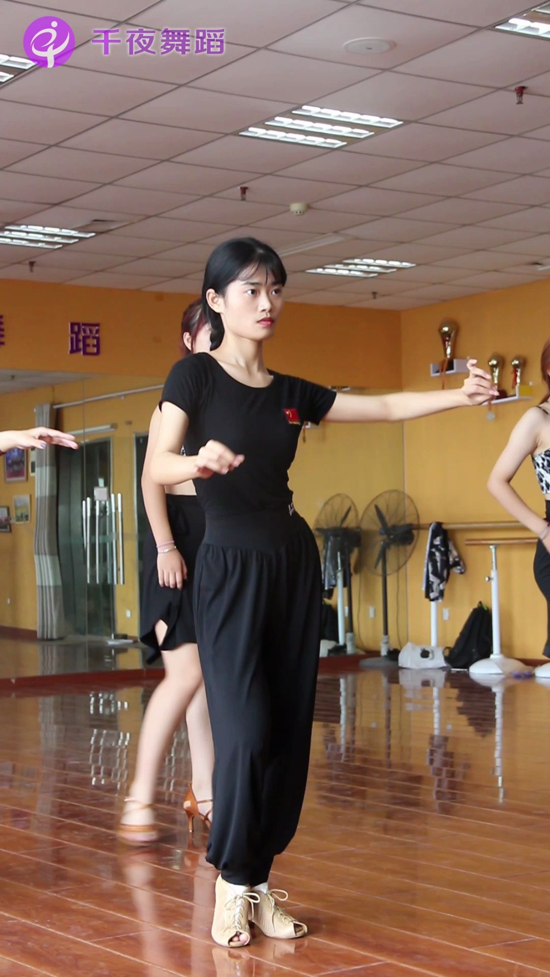 郑州拉丁舞培训 郑州店进修班课堂~伦巴库克拉恰练习