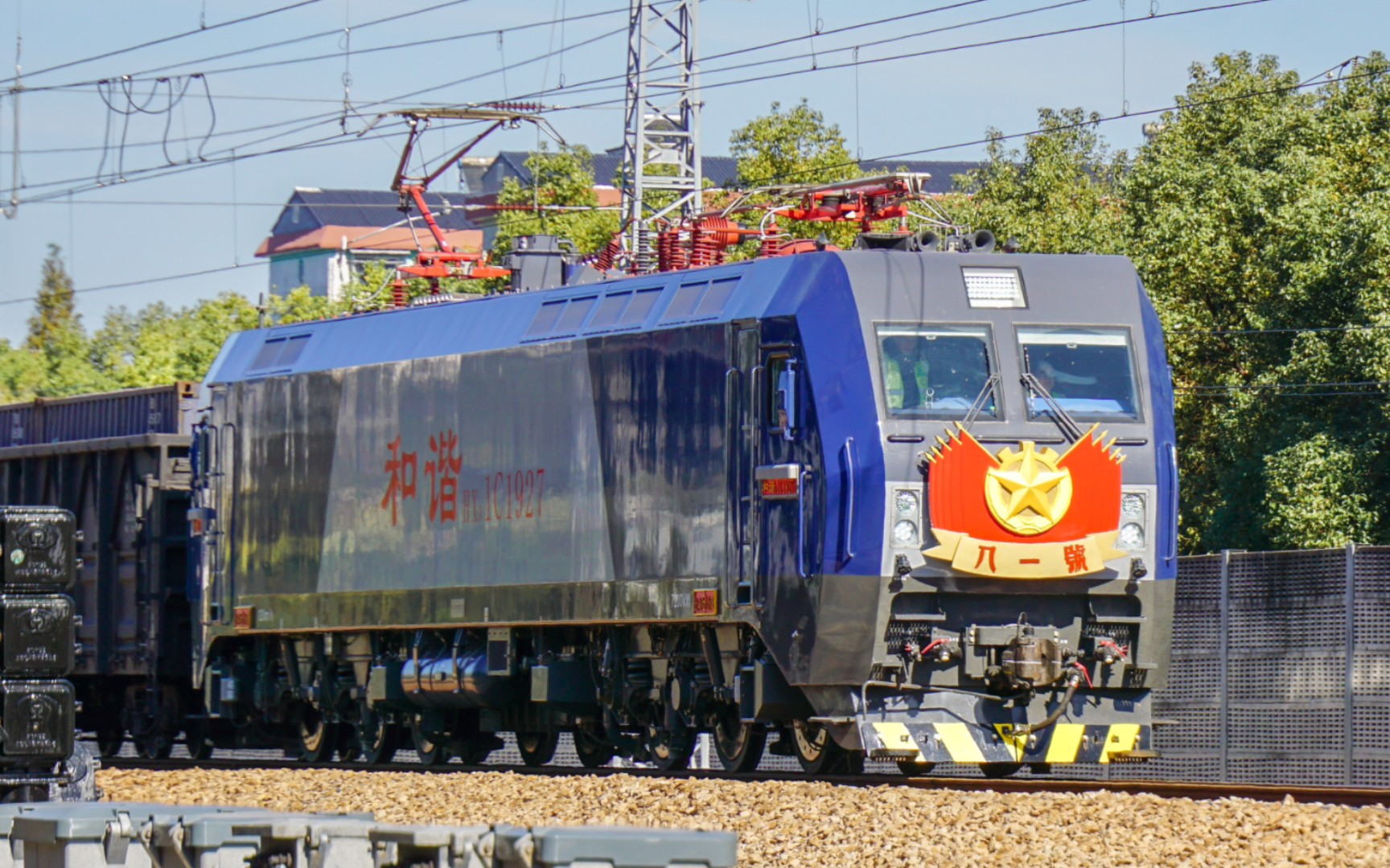 【铁路】八一号来了 hxd1c 1927牵引混编货列德清西下行通过