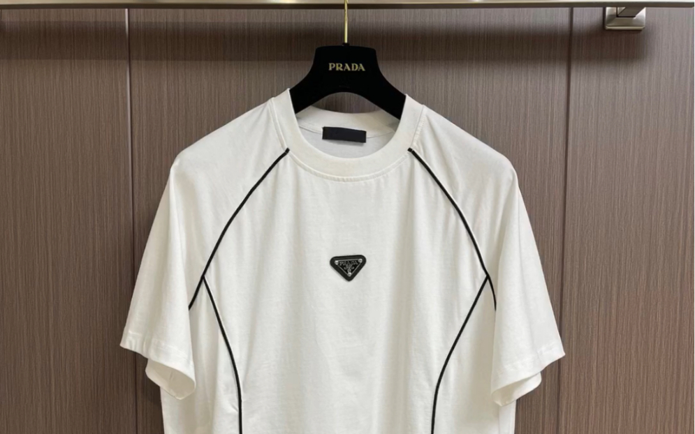 说一下高仿prada普拉达milano 标识圆领短袖t恤