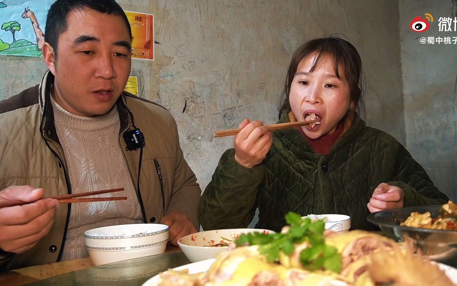 兄弟想念广东味,桃子姐做一盘白切鸡,皮脆肉嫩,真美味_哔哩哔哩 (゜