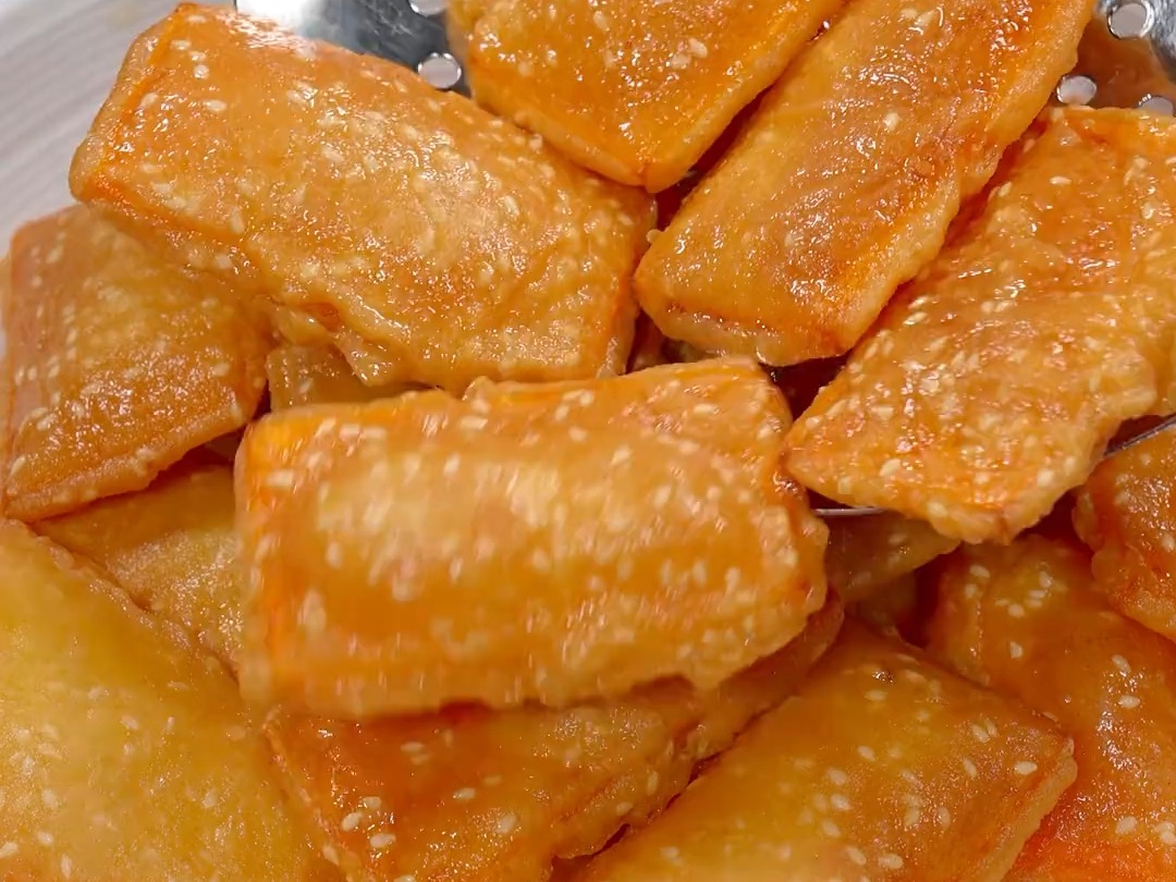 以后家里吃不完的红薯,你就像我这样做,外表酥脆.