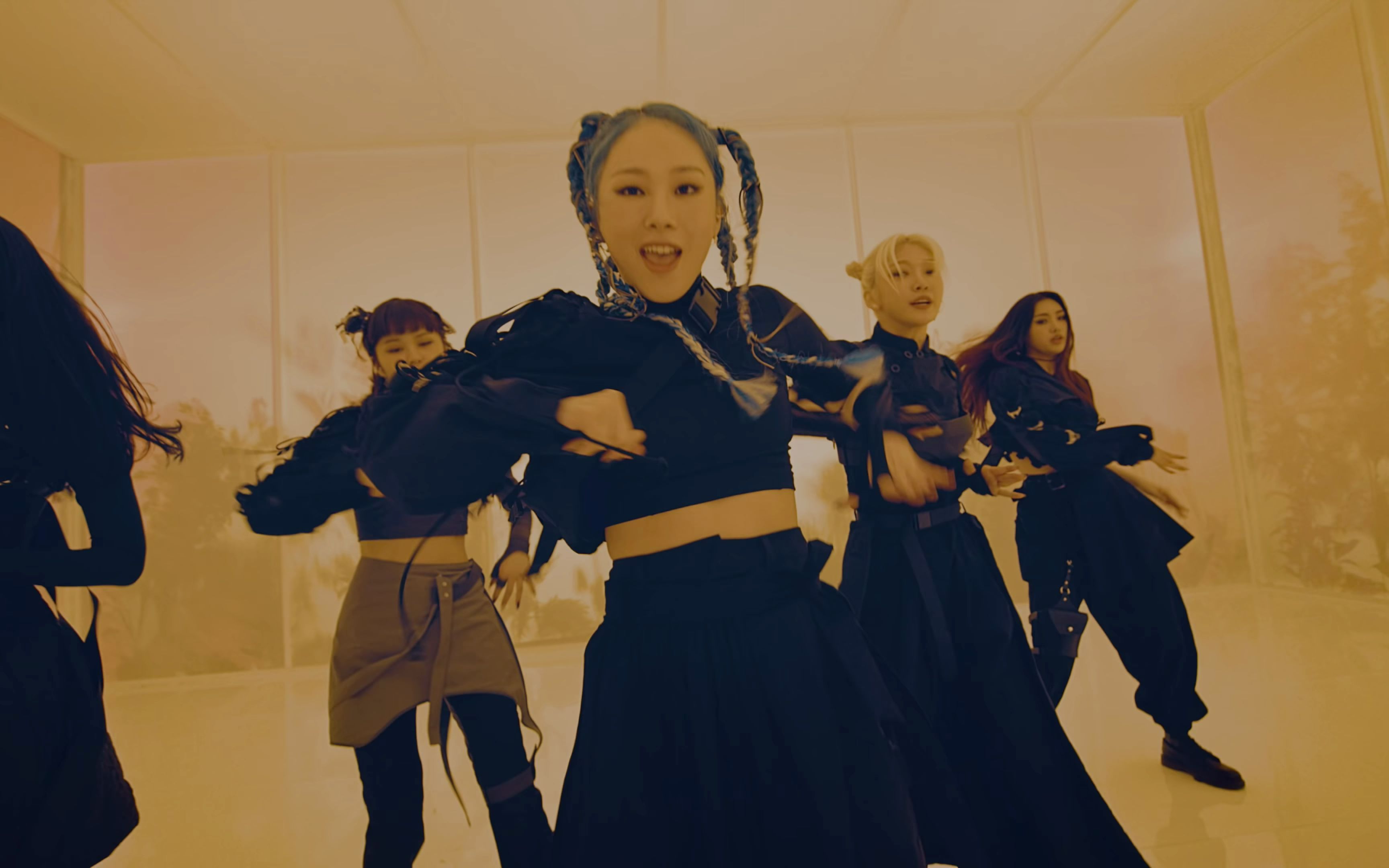 everglow - first - 4k hdr mv