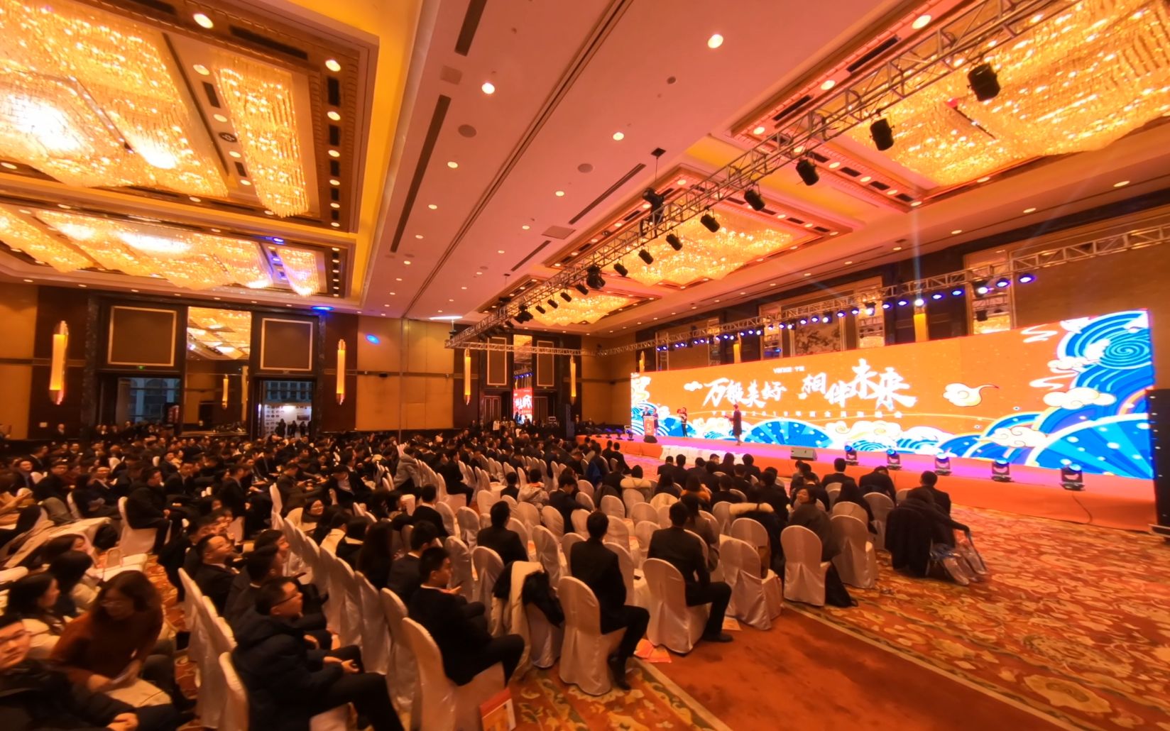 【室内商拍】2020万科年会庆典穿越机室内航拍学校宣传片